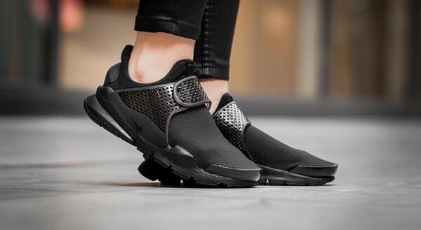 DITAっ子様　☆新品☆ NIKE 2021年新作　スコート   黒　US-S Nike Wmns Sock Dart Se 